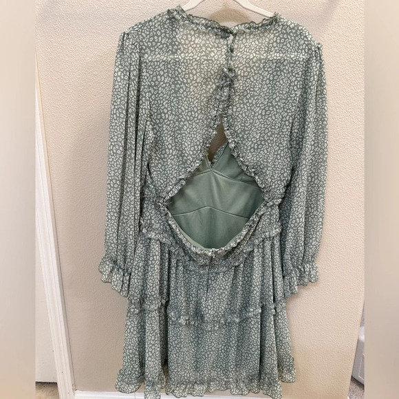 Deep V-Neck Long Sleeve Floral Mini Dress - Picture 4 of 8